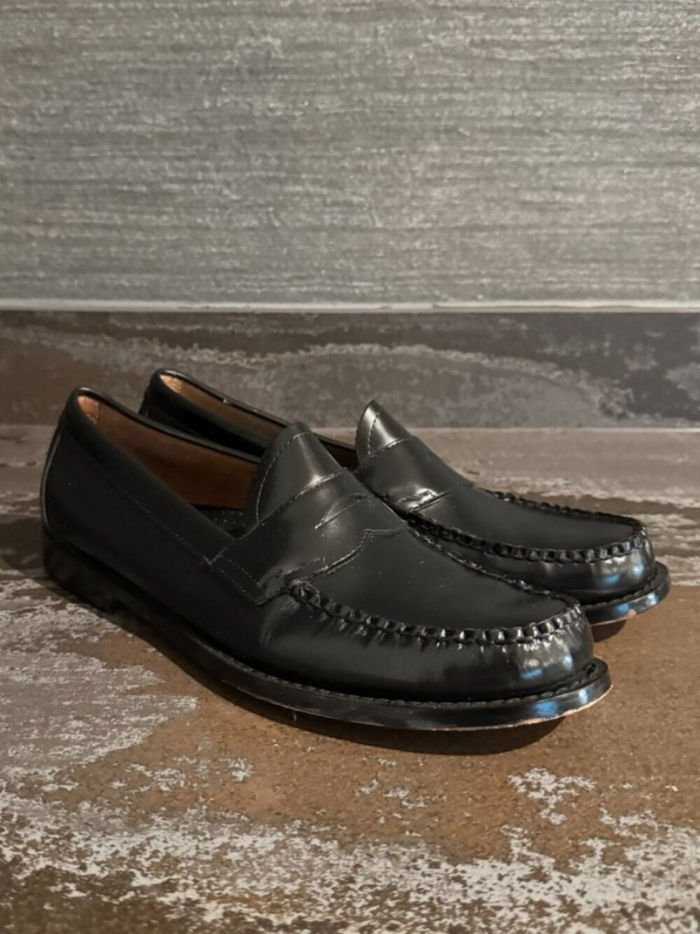 G. H. Bass Original Logan Loafers Men's Size 11.5 US Like New